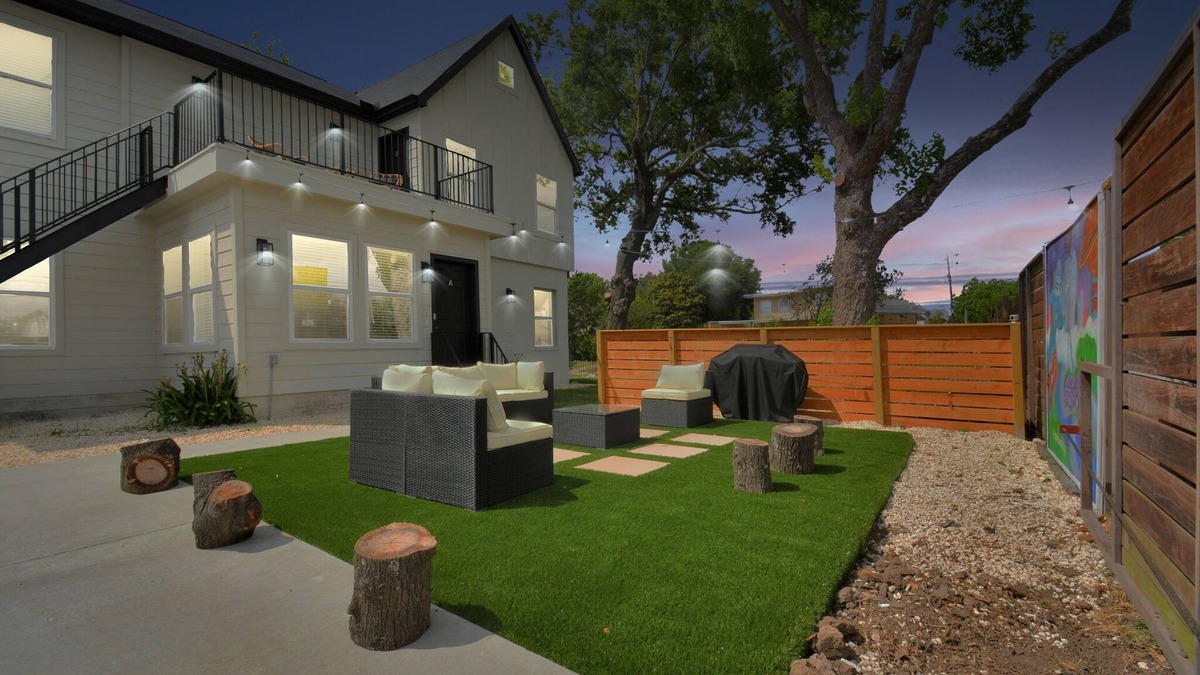 South Central Houston House | Fully Gated w/Parking, Perfect for large groups