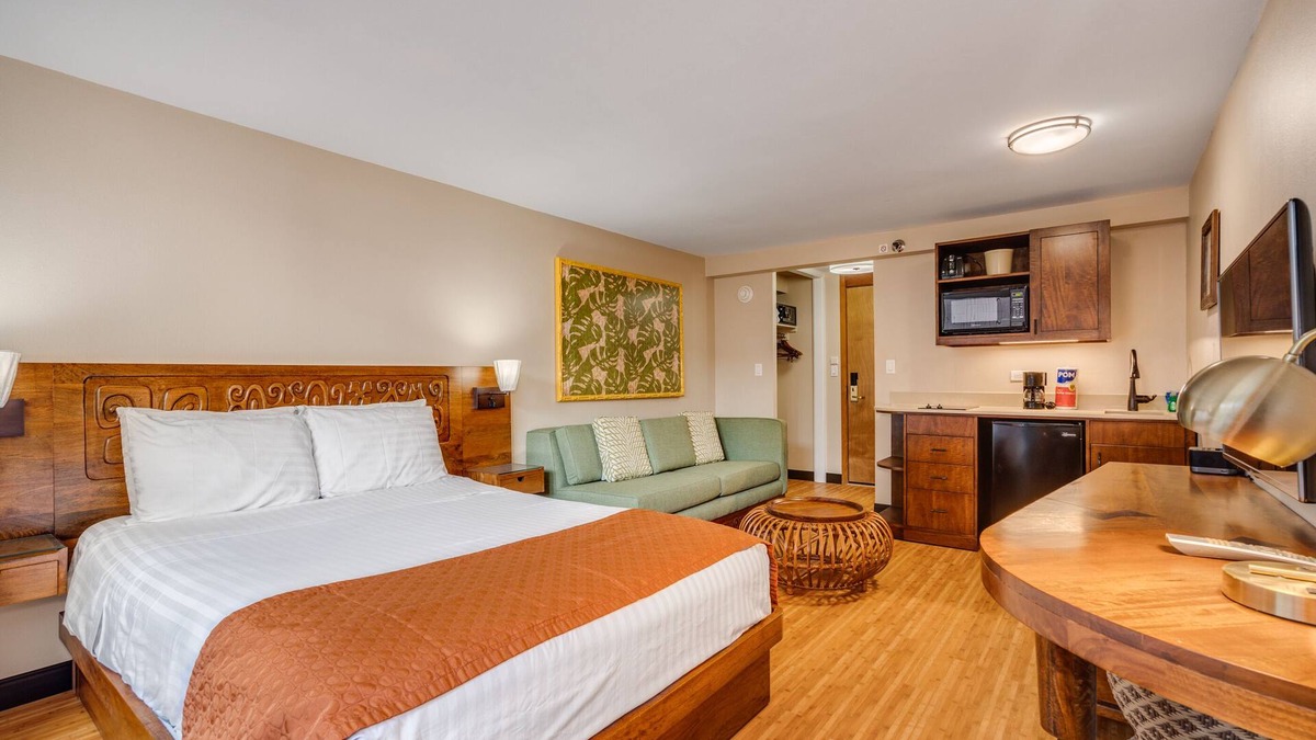 Waikiki Apartment | Fully Remodeled, Affordable, & Quality Waikiki Studio—4min walk to Waikiki Beach