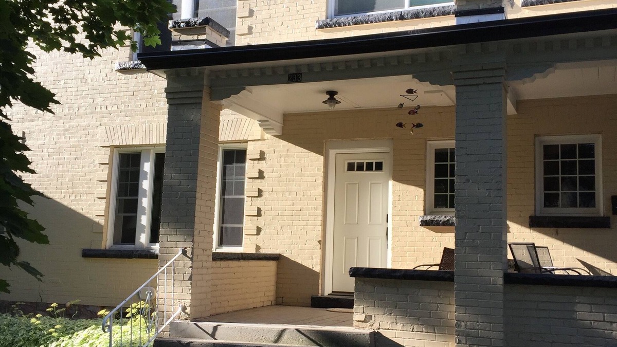 University District Condo | Fully Remodeled and conveniently located condominium.