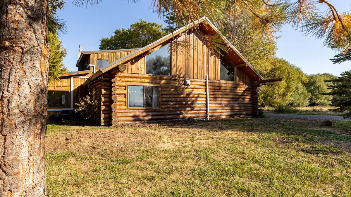 Ellensburg Cabin | Fully remodeled historical cabin w/modern conveniences & RV Hook-Ups!
