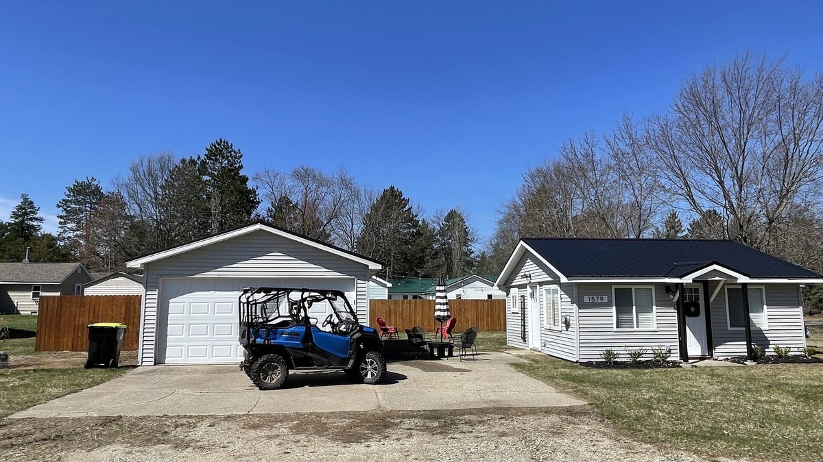 St. Helen Cabin | Fully renovated cabin with new furnishings and appliances.