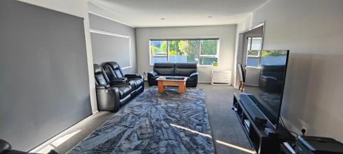 Stoke House | Fully Renovated 3 Bedroom Home
