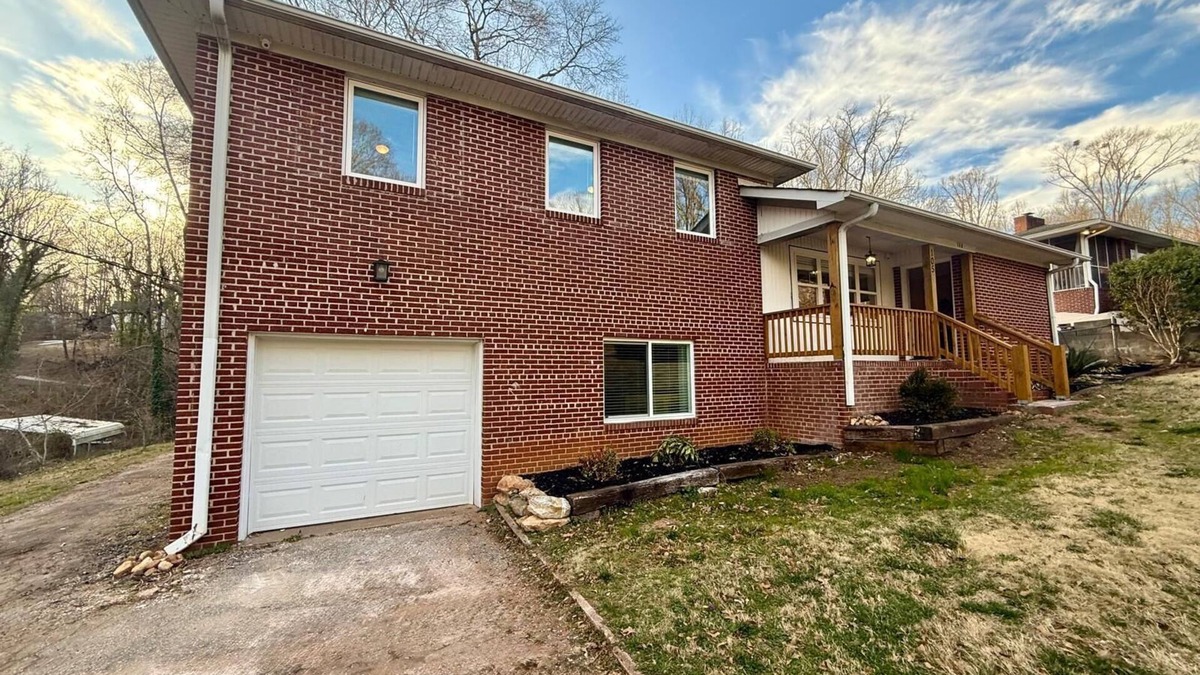 Welcome House | Fully Renovated 5BR/2BA House - Ideal for Families & Business Travelers