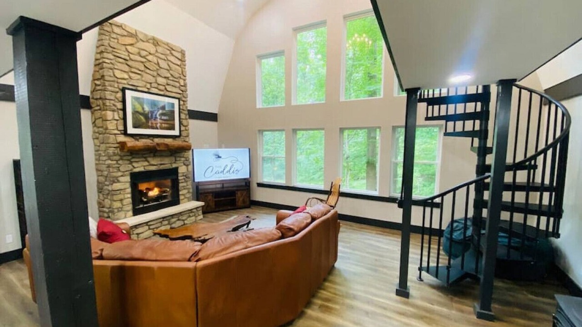 Amanda Cabin | Fully Renovated Cabin in Hocking Hills - Hot Tub, Game Room, Wifi, Fireplace