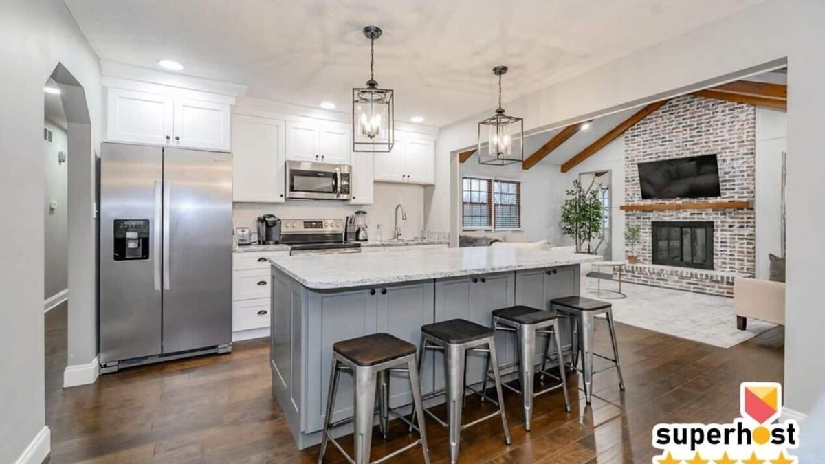 Lexington House | Fully Renovated | Finished Basement | Luxury Beds | Games