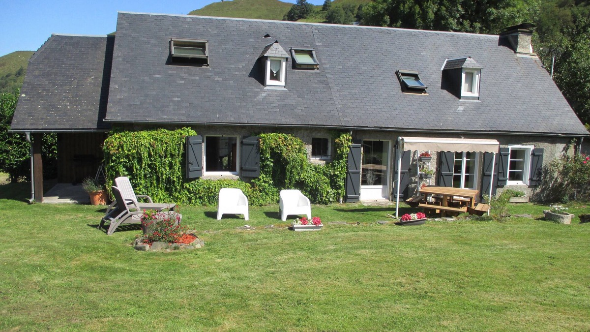 Gazost House | Fully renovated house in the heart of the mountain, comfort, WIFI