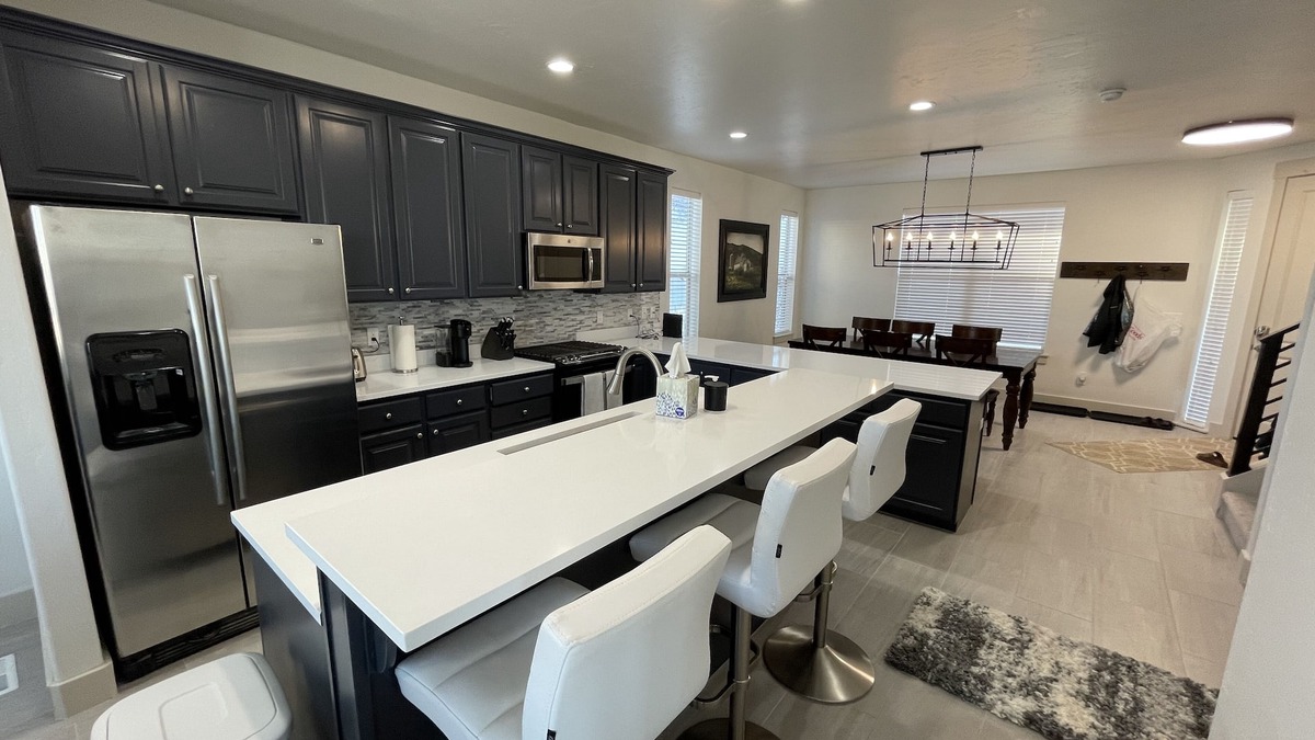 Bear Hollow Village House | FULLY RENOVATED JAN 2023 5 Bed, 5.5 Bath AND NEW Hot Tub