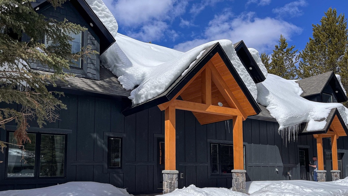Island Park House | Fully renovated & stylish home with bikes, kayaks, patio, bunk room, fireplace