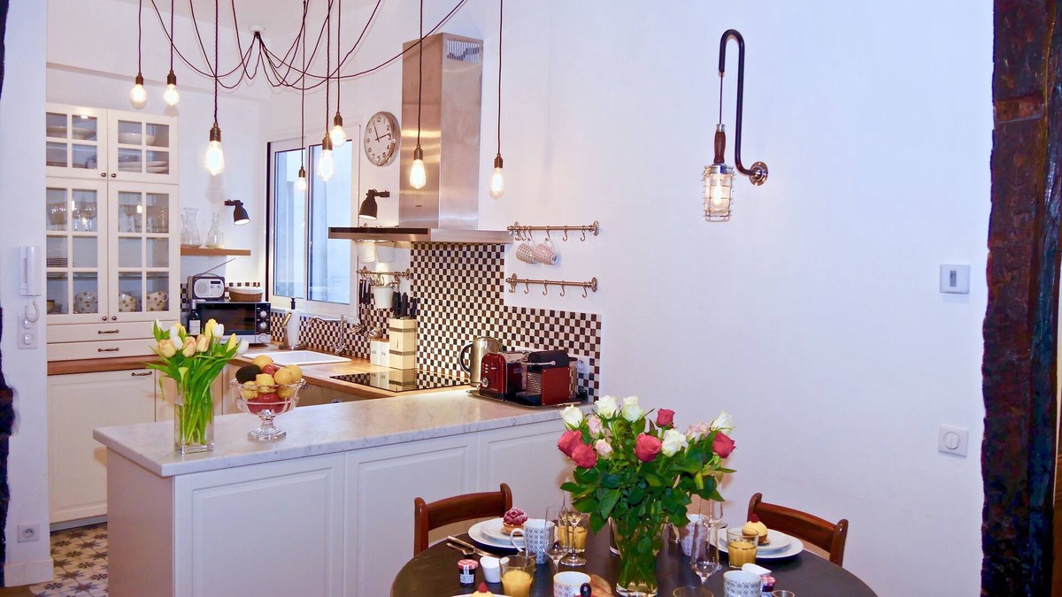 Arts-et-Metiers Apartment | FULLY RENOVATED very quiet charming 2bed/2bath flat in the Marais sleeps up to 4