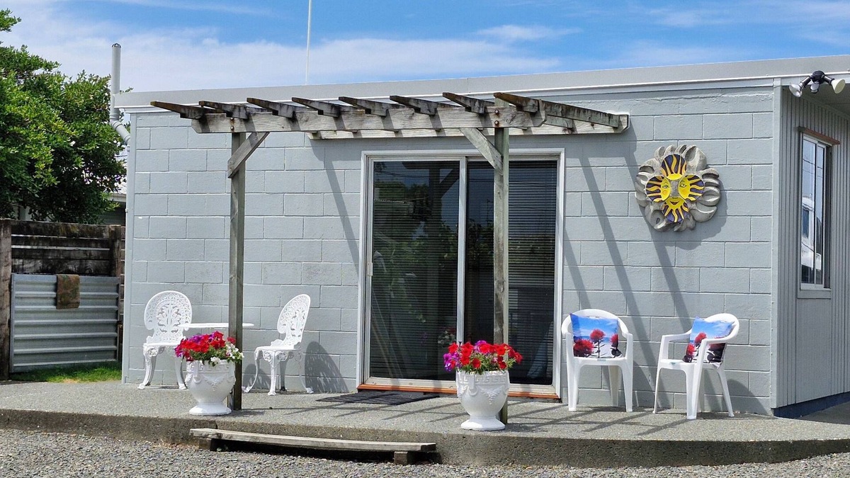 Napier House | Fully self contained unit with separate bedroom on beachfront property,