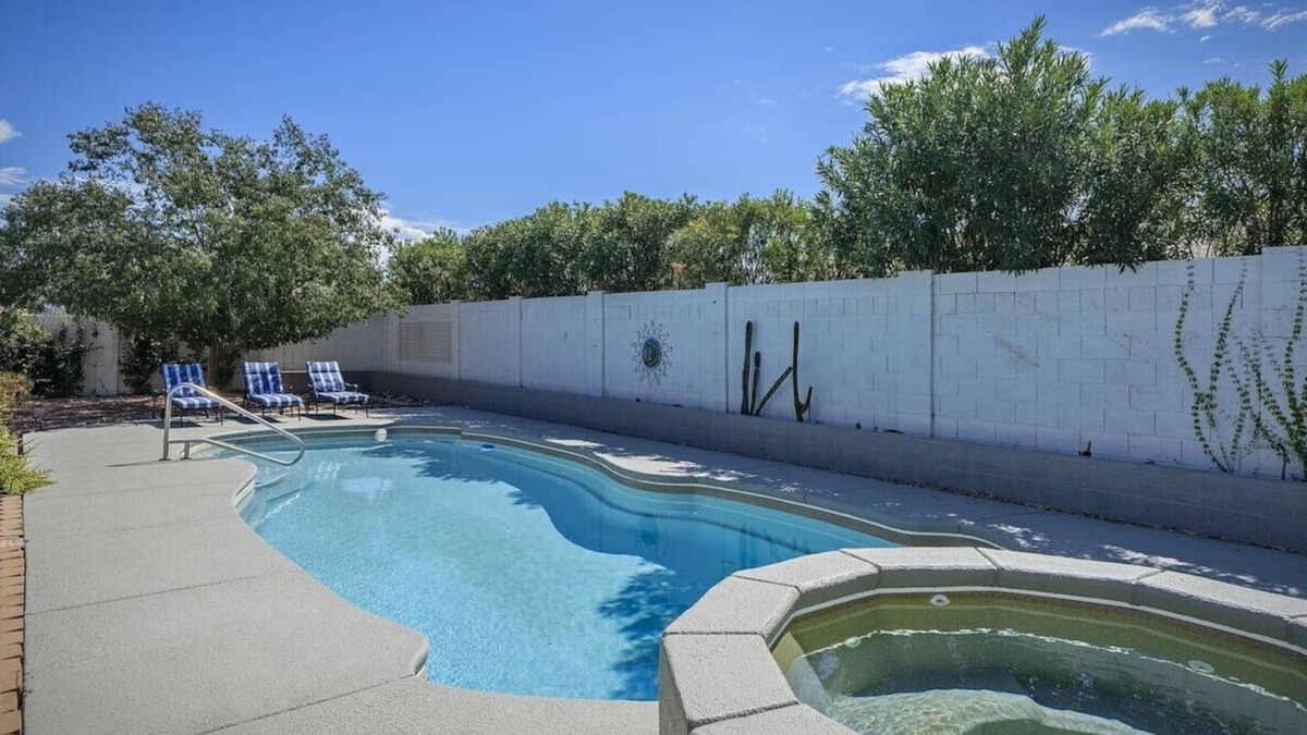 Cortaro House | Fully Updated 4Bedroom House with PRIVATE POOL & HOT TUB-Close to Sombrero Peak!
