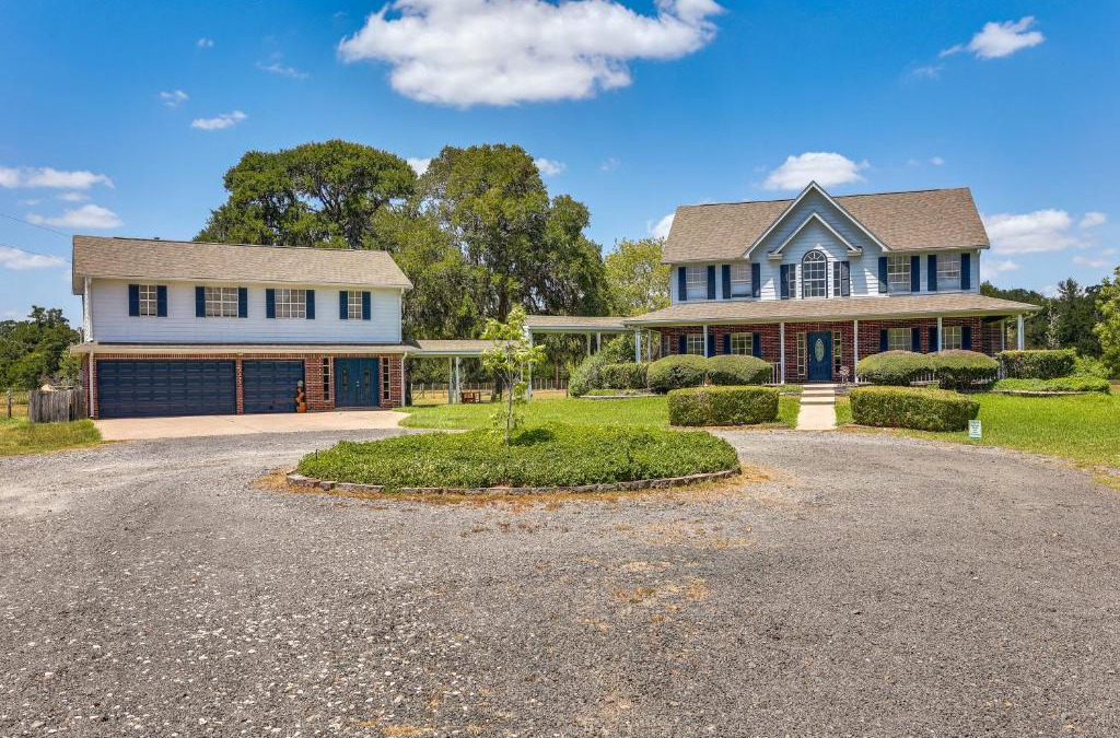 Clodine Villa | Fulshear Vacation Rental with Guest House and Deck!
