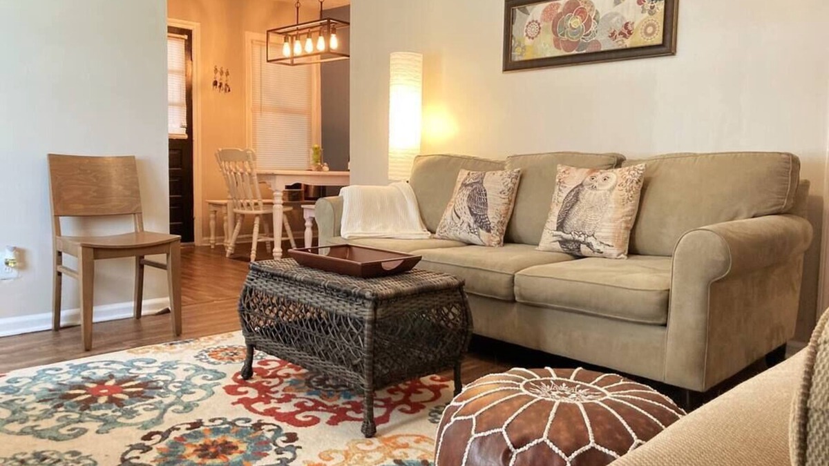 Columbus House | Fun 2 bedroom home w/office space, 14 min to Fort