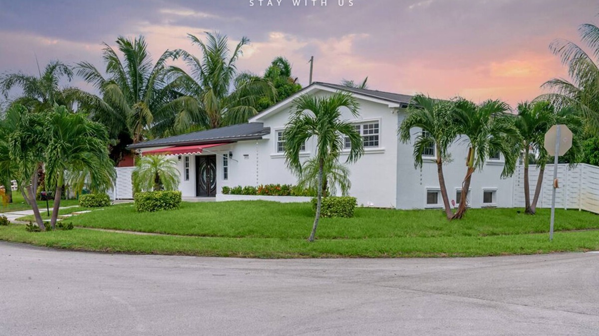 Miami Gardens House | Fun 5BR Retreat w/Pool, Beach, Games & BBQ