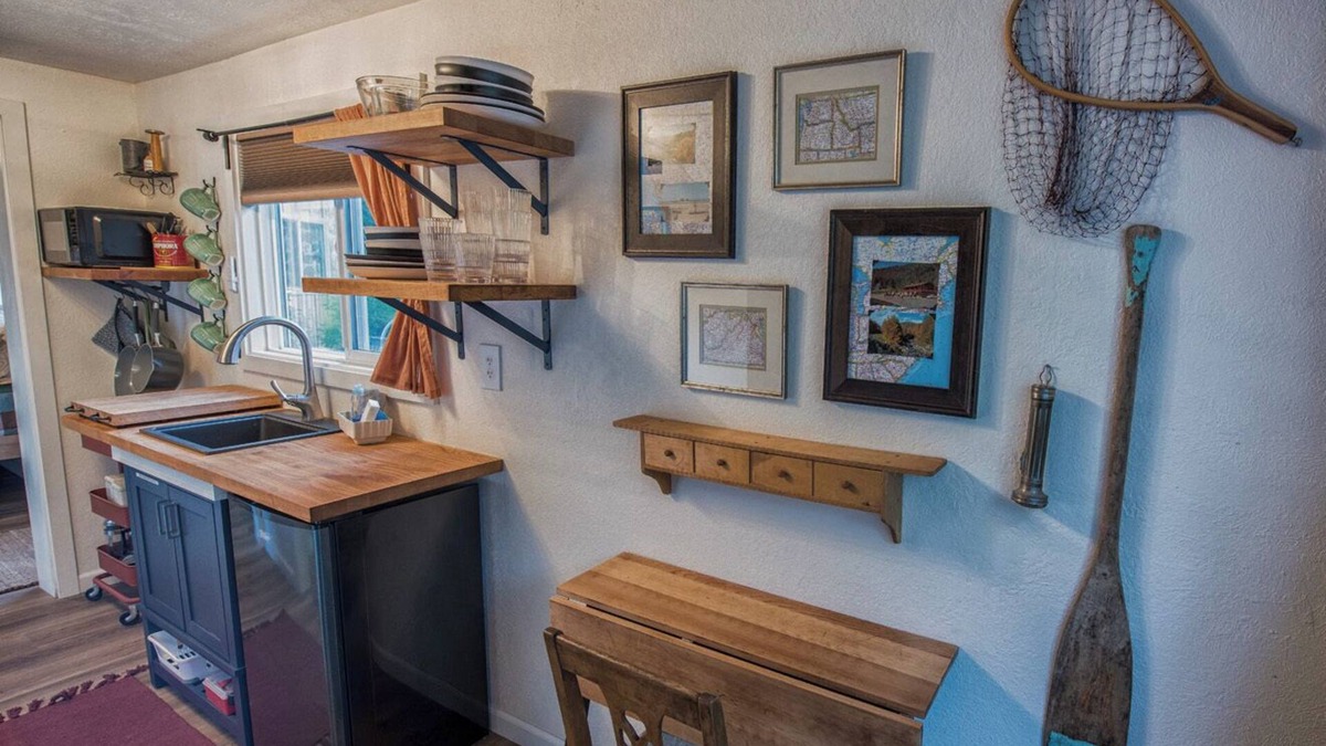 Ryderwood Cottage | Fun and Unique Waterfront Home w/Deck and BBQ - Unique Northwest Vacation Rentals