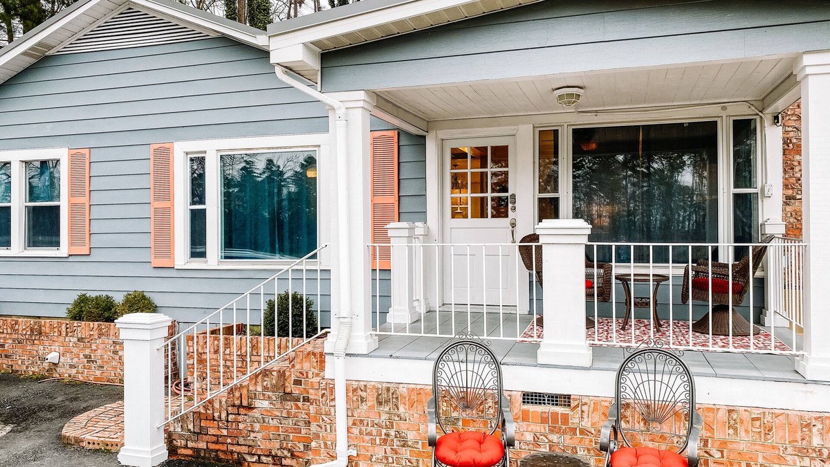 Mid America House | Fun at the Lake! Private Waterfront! HotTub! Outdoor Fireplace! 5 min to Casino!