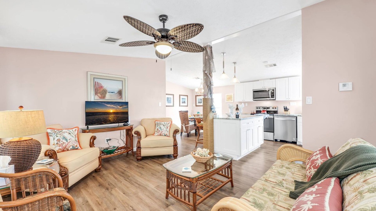 Biggar House | Fun Beach House-Less than 5 miles to the beach!