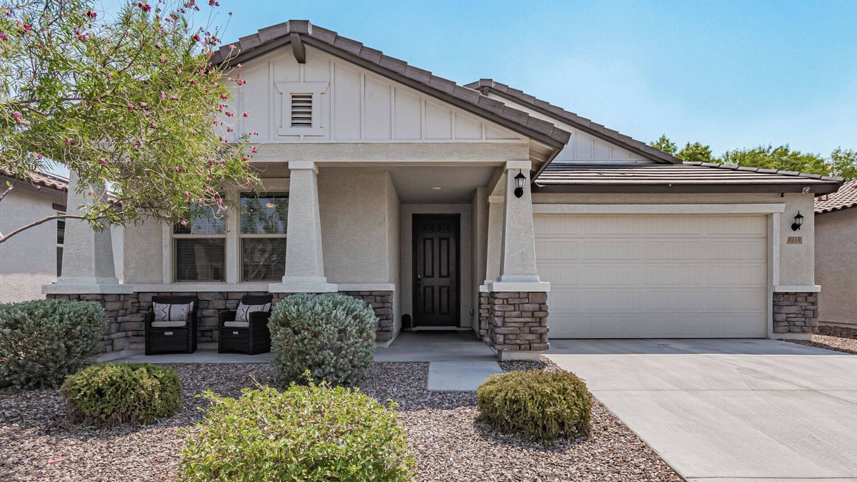 Phoenix House | Fun-filled family retreat near stadiums