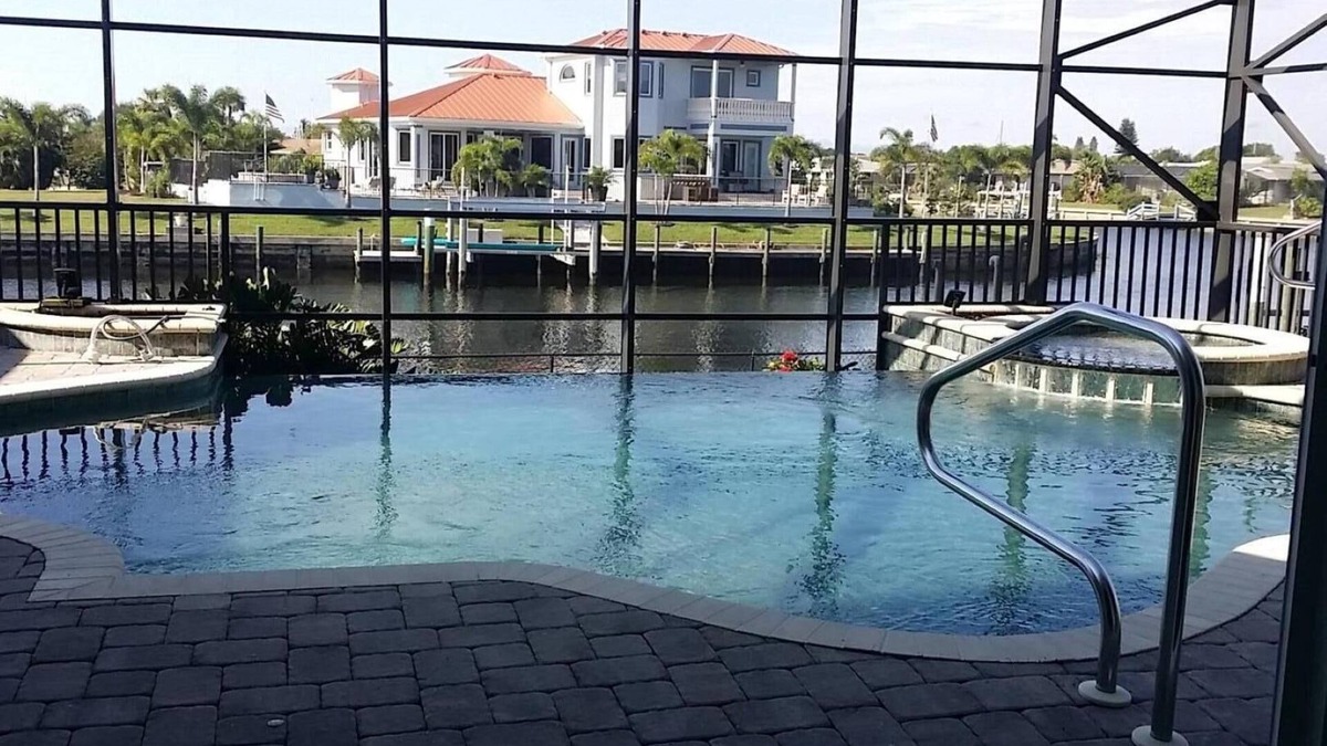 Edgewater House | Fun House 6 bedroom waterfront home - pool & dock