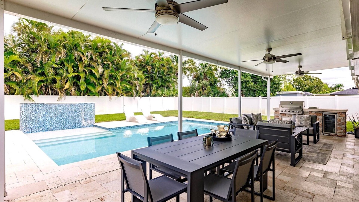 Willoughby Acres House | Fun in the Sun! Heated Pool & Game Room