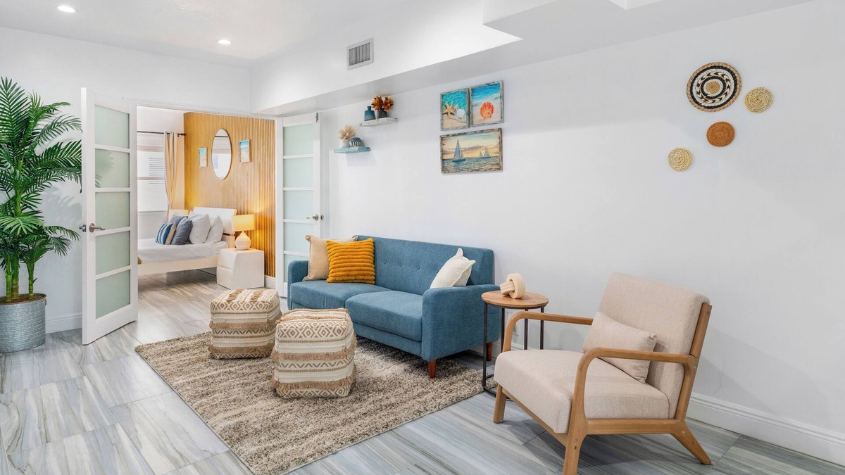 Birch Park Finger Streets Apartment | Fun in the Sun! Steps tothe Beach, Dining, Shopping & more in Fort Lauderdale!