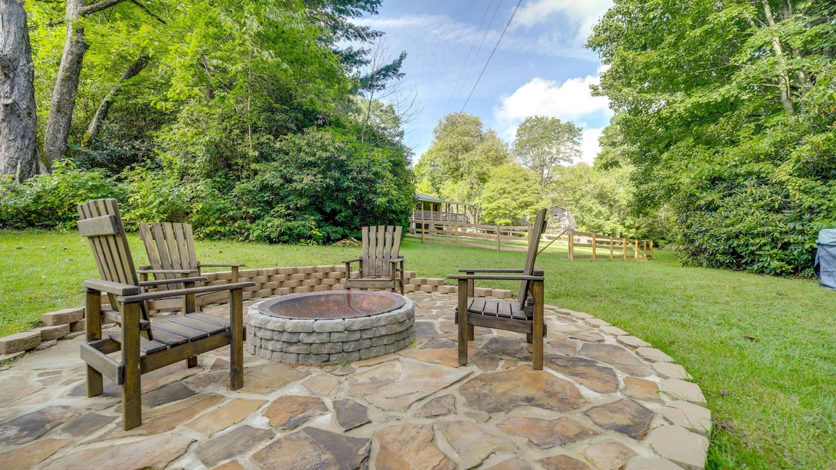 Highlands House | Fun Pet-Friendly Highlands Retreat w/Fenced Yard!