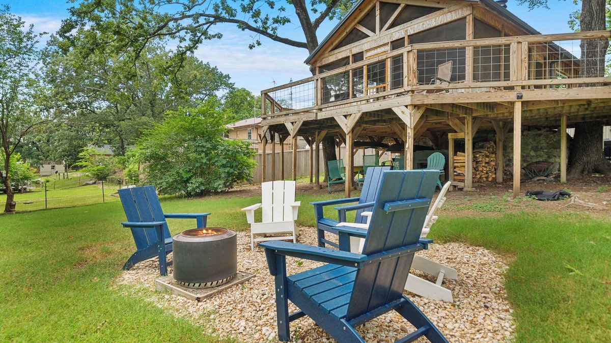 Mid America House | “Fun” place! — Exceptional" —near Oaklawn Park, Garvin Gardens and Restaurants