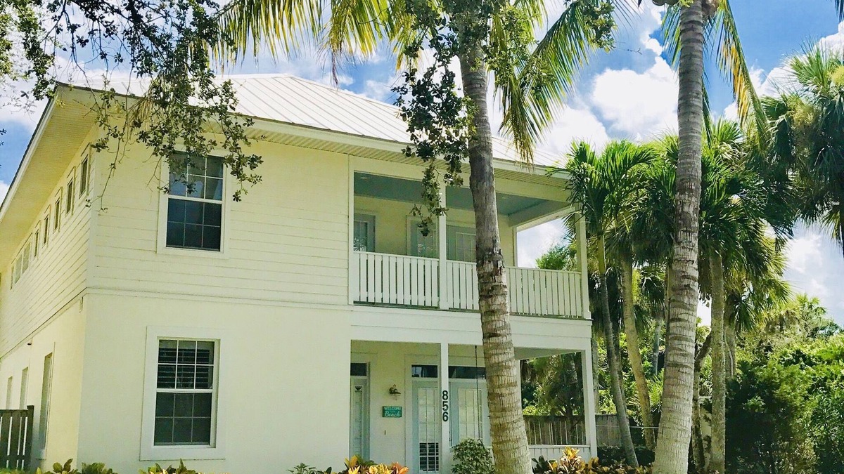 Central Beach House | FUN + SUN IN THE CENTER OF IT ALL! EXCLUSIVE CENTRAL BEACH! POOL