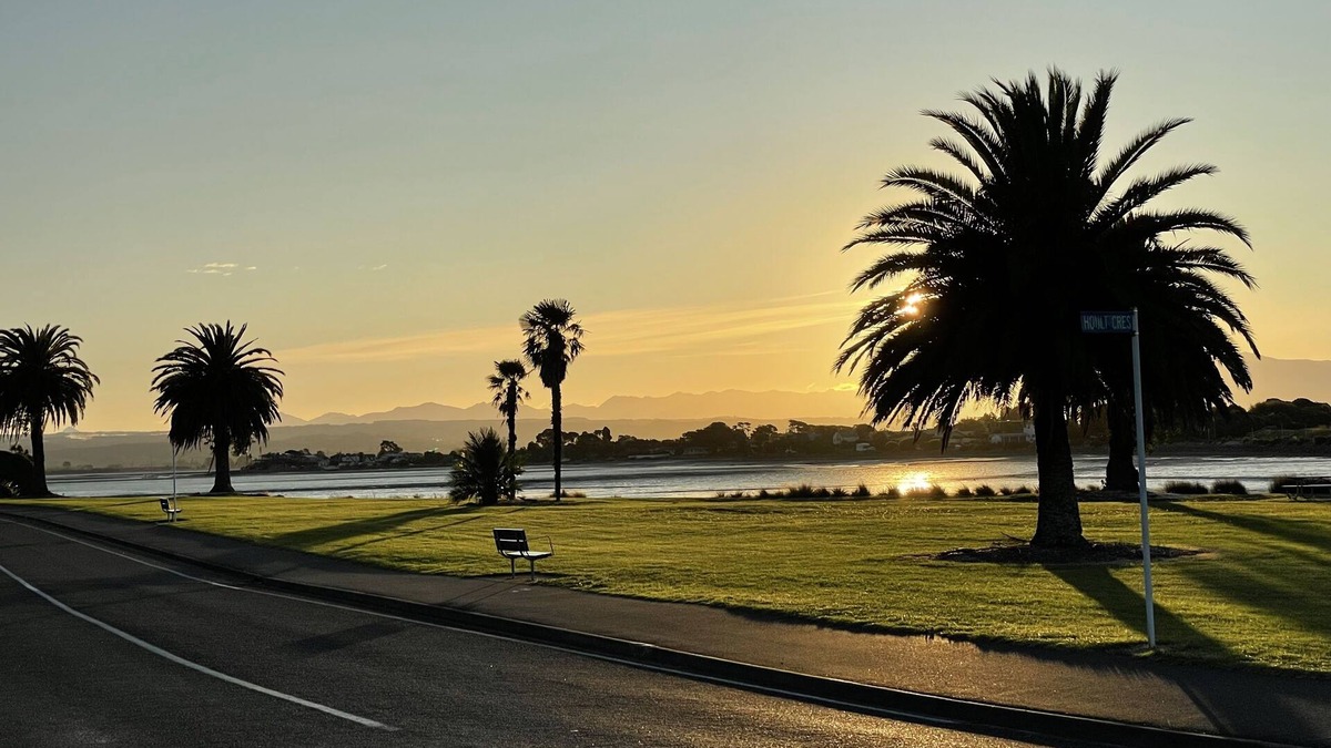 Stoke House | Fun times in Nelson. Cosy caravan and E-Bike hire. Airport pickup.