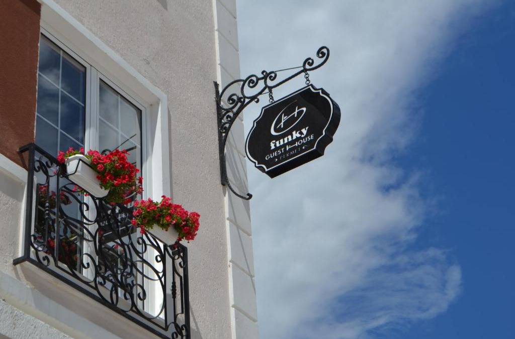 Permet House | Funky Guest House & Adventures
