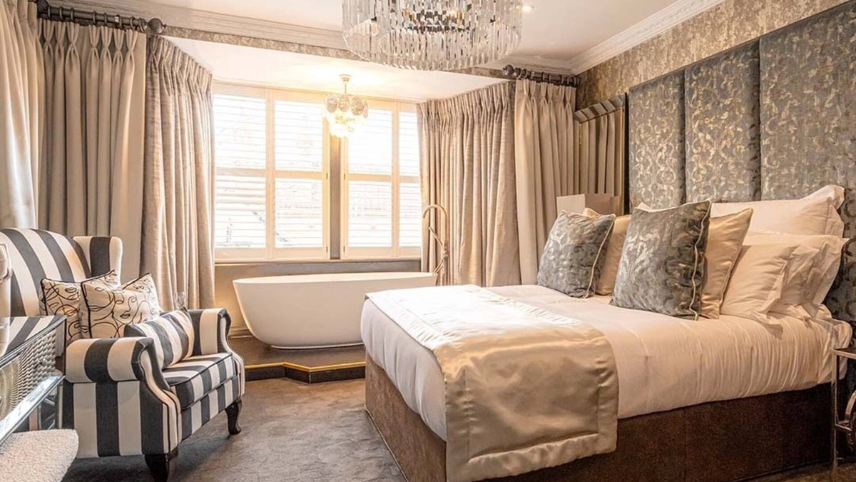 Epping Hotel | Funky Monk Restaurant and Rooms