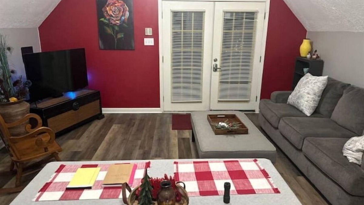 Gardner Apartment | Funny Farm Hideaway.