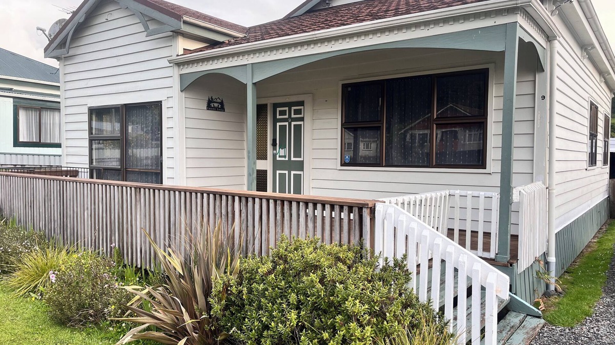 Taumarunui House | Funski Lodge, sleeps 10, Where Adventure Begins