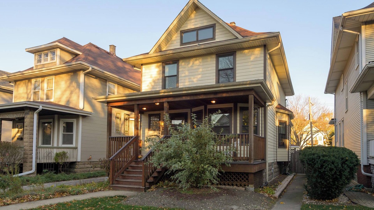 Old Irving Park House | Furnished 2-Bed, 1.5-Bath Home – Old Irving Park – Perfect for Longer Stays!