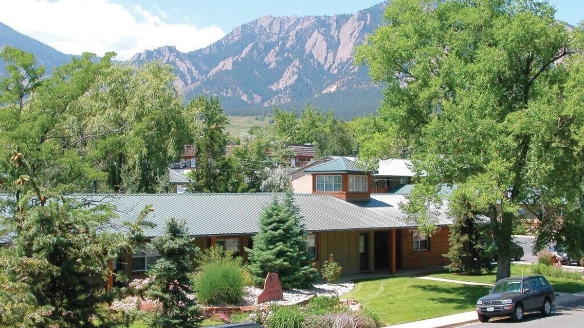 Baseline Sub Apartment | Furnished All Inclusive 1 Bedroom Condo Two Blocks East of CU