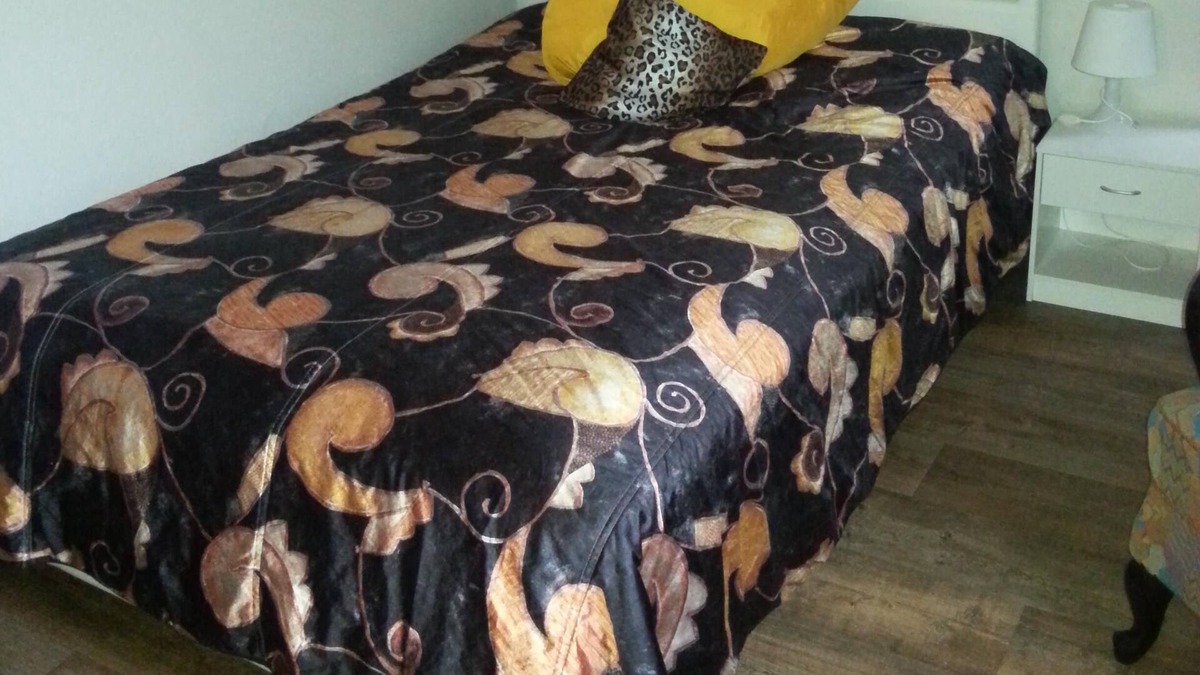 Odenkirchen-Mitte Condo | Furnished apartment 1-2 people