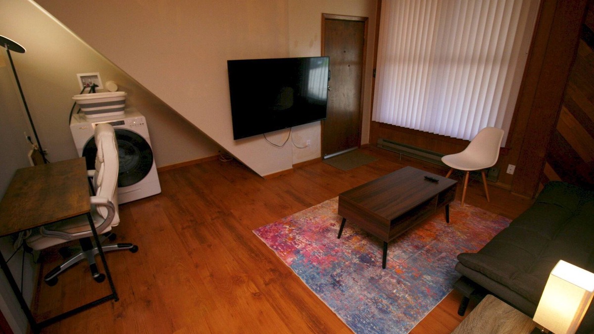 Roseburg Apartment | Furnished historic apartment in Roseburg