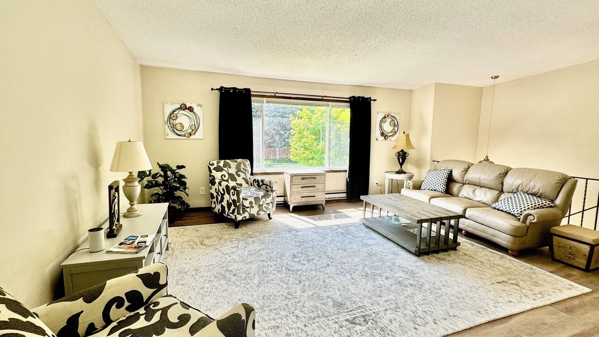 Minneapolis - St. Paul House | Furnished Prior Lake Duplex. Near Downtown, Mystic Lake Casino and the LAKE!