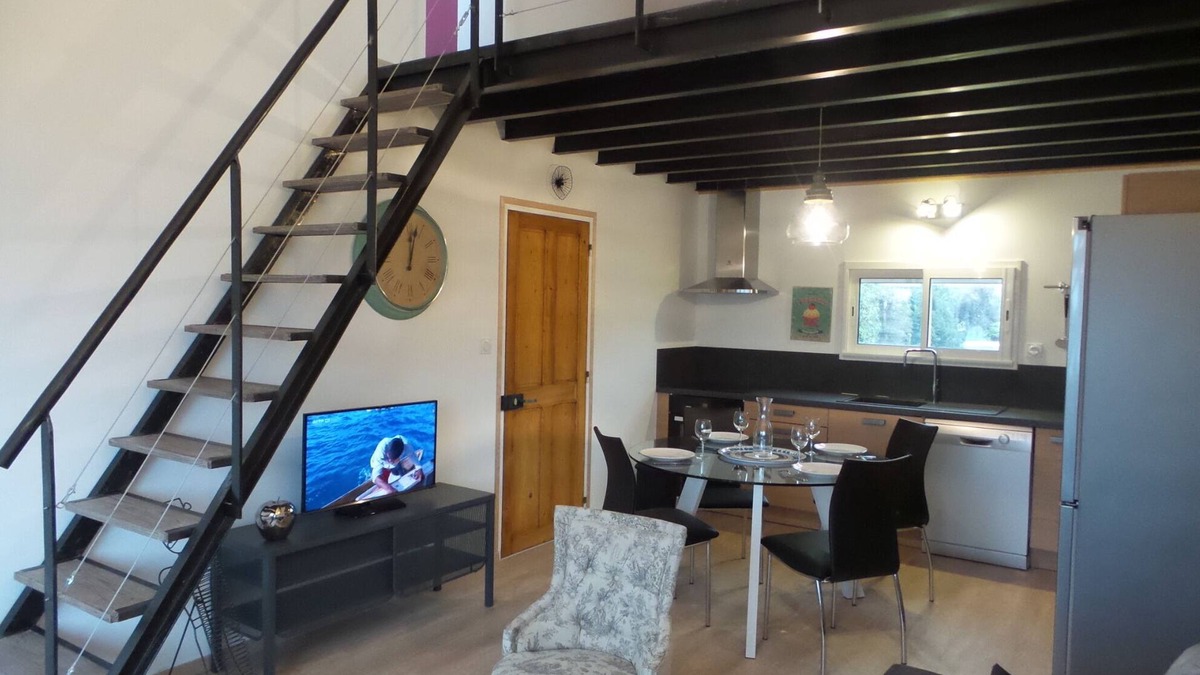 Orange Apartment | Furnished rental in the countryside 3km from orange city center, 20km from avignon