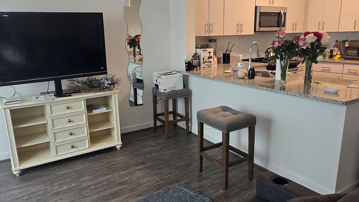 Cottage City Apartment | Furnished Room w/Private Parking Close to Downtown & Hospital