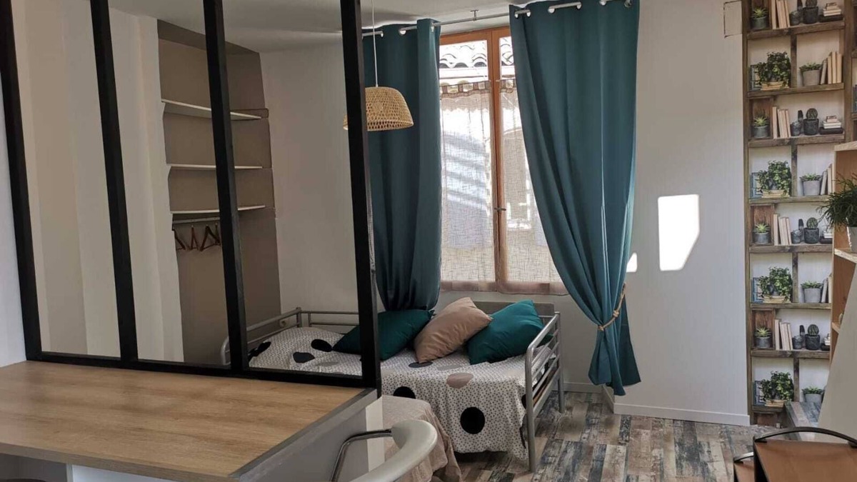 Pont-Saint-Esprit Apartment | Furnished studio 25 m2 with roof terrace