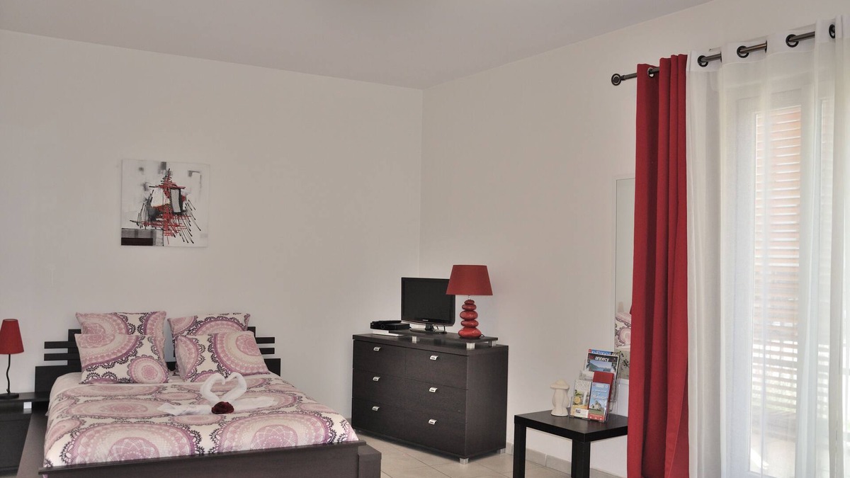 Annecy Apartment | Furnished studio, near beach and town center, WIFI