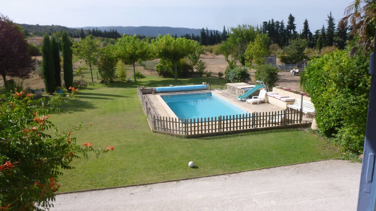 Lagnes Apartment | furnished studio overlooking the luberon