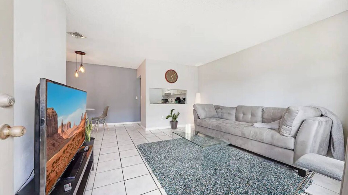 Kendall West Condo | Fuseball & Games - 2 BD/2 BTH Condo Miami!
