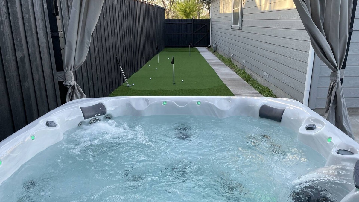 Fort Worth House | FW Retreat Minutes to Stockyards TCU 7th St Hot Tub MiniGolf