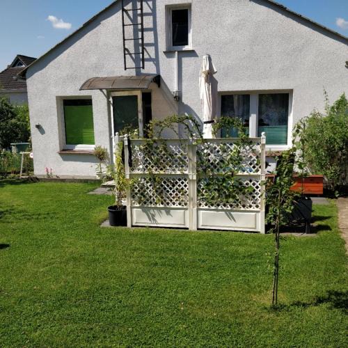 Raben Steinfeld Apartment | Gästehaus am Teich