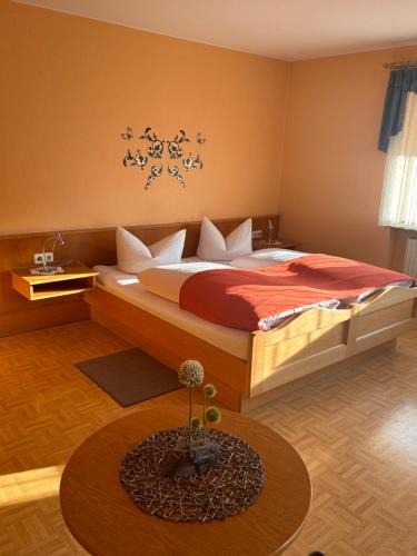 Holzkirchen Hotel | Gästehaus Krone