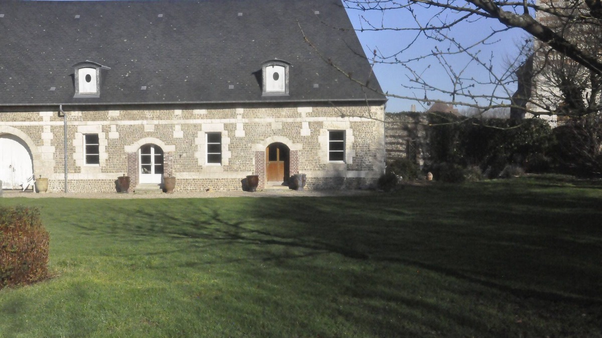 Saint-Sauveur-d'Emalleville House | Gîte l'orangerie du Château d'Emalleville