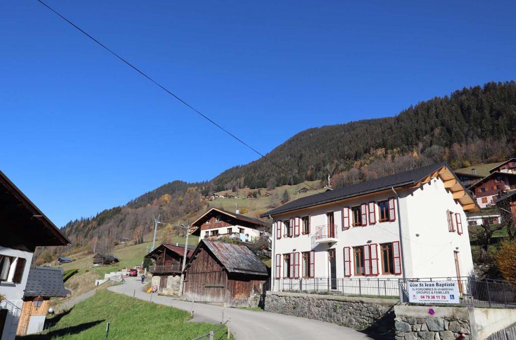 Beaufort House | Gîte 15 pers. - Mobilité réduite - Proche Saint-Guérin - Parking, Salle de réunion, Ski room - FR-1-342-260