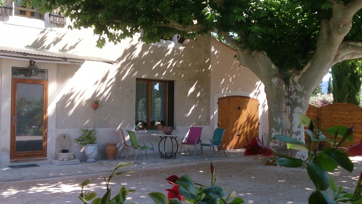 Cheval-Blanc Apartment | Gîte 2 pers "Les Oliviers du Petit Saint-Julien" in the Luberon -Vaucluse 84